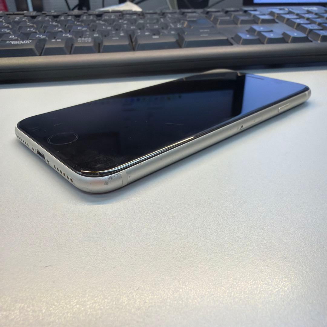 iPhone SE3 64GB スターライト 85% 背面傷大 機能不良無し