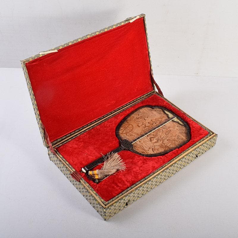 中国　唐木紫檀枠　山水人物彫　檀香宮扇　団扇　証明書付　C　8311