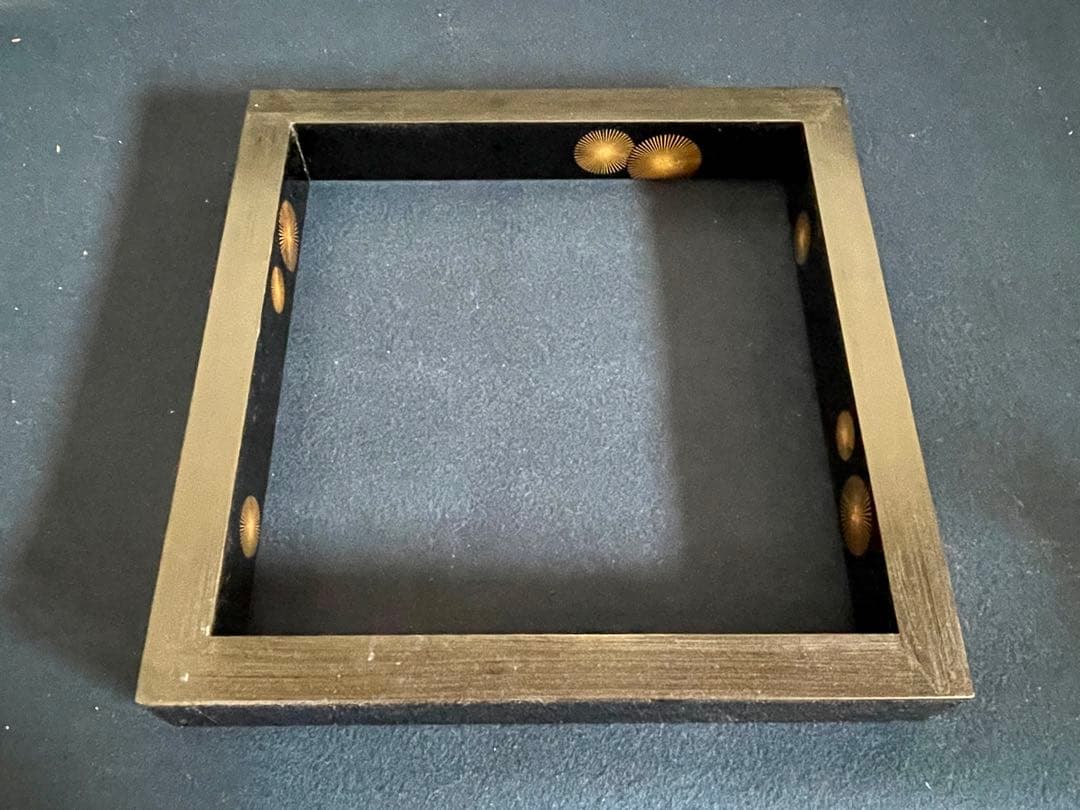 【美品】「祖」 唐松 蒔絵 炉縁 真塗 茶道具 紙箱 (1126あ④)