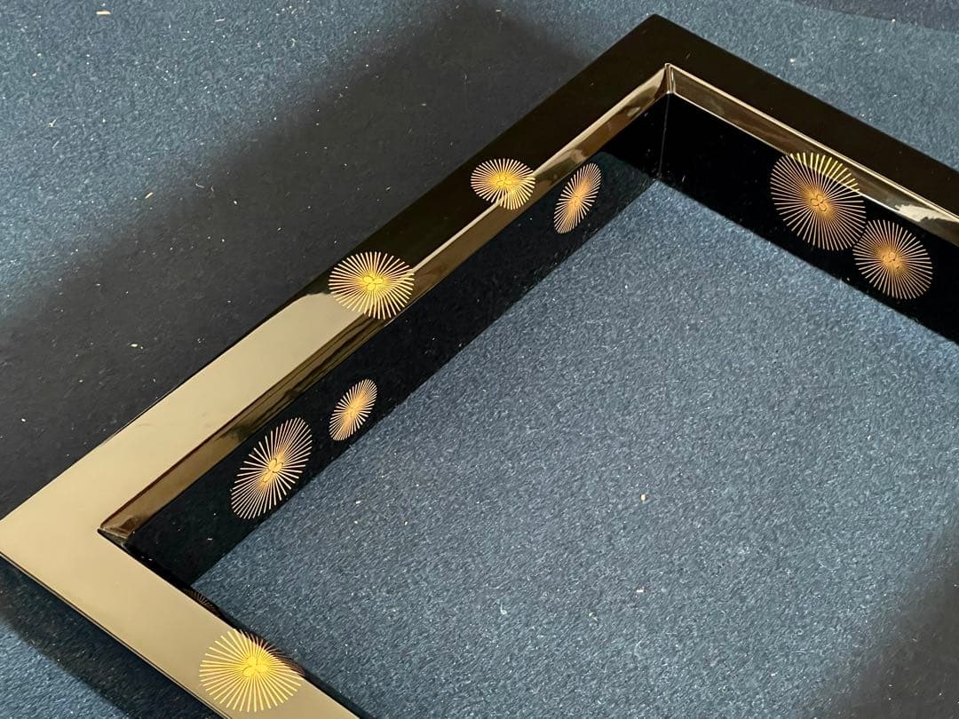 【美品】「祖」 唐松 蒔絵 炉縁 真塗 茶道具 紙箱 (1126あ④)