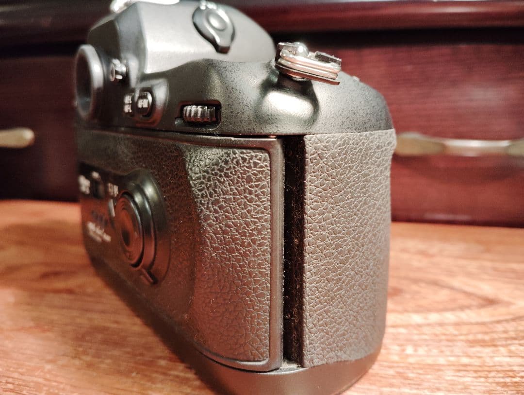 Nikonf100 本体のみ