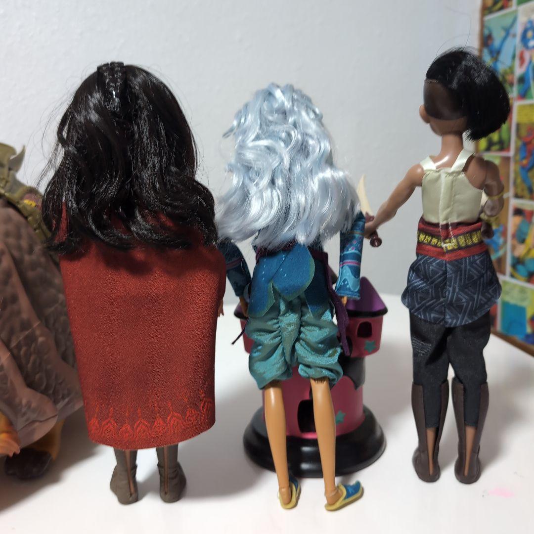 日本未発売 Disney トーキングラーヤとドラゴンの王国 フィギュアセット