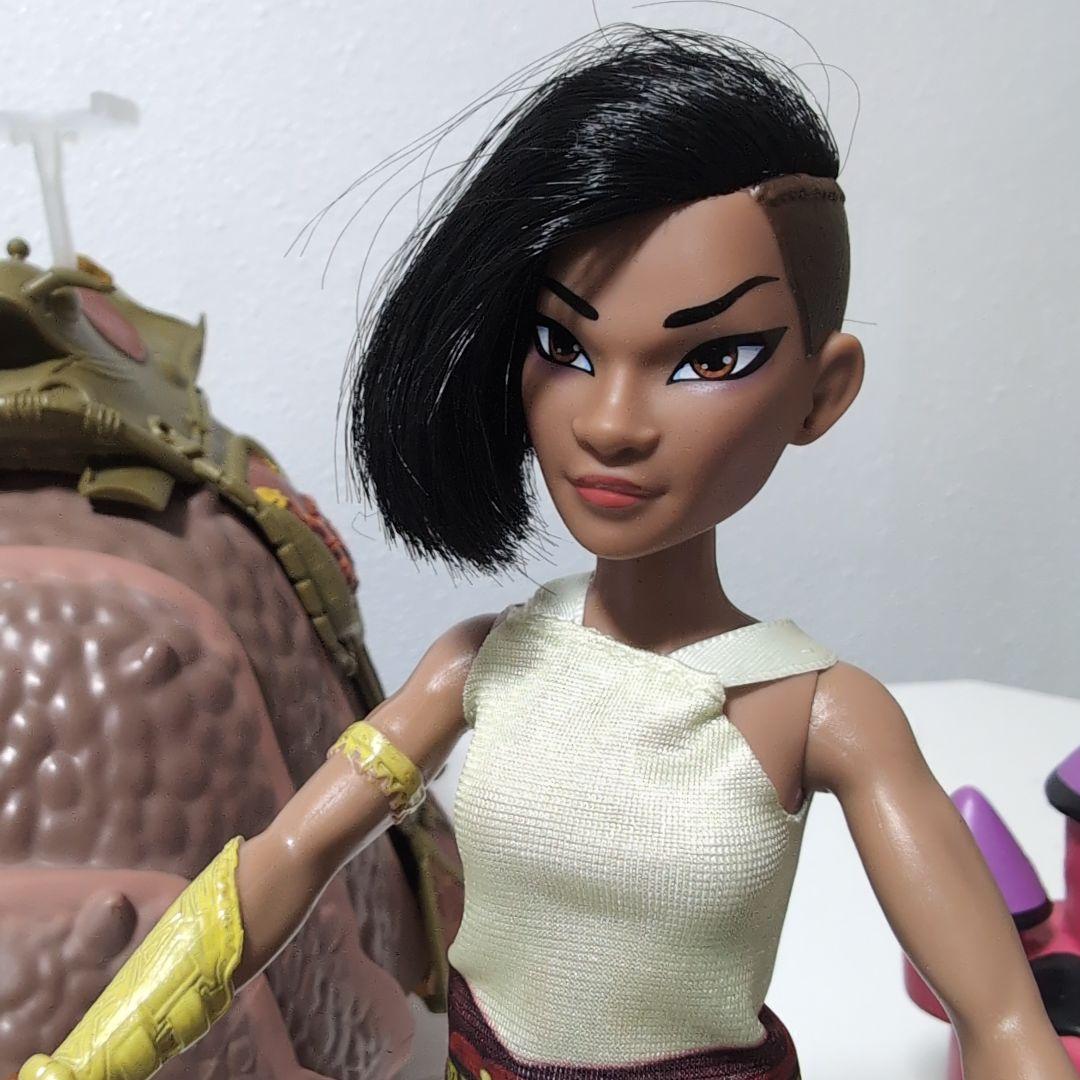 日本未発売 Disney トーキングラーヤとドラゴンの王国 フィギュアセット