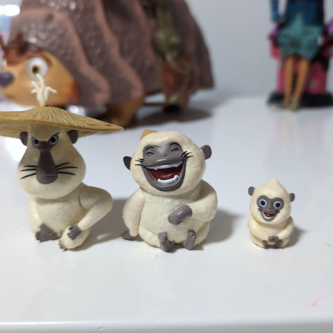 日本未発売 Disney トーキングラーヤとドラゴンの王国 フィギュアセット