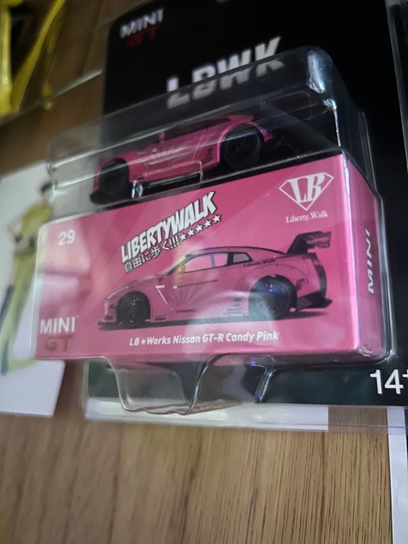 希少！MINIGT LBWK R35 Nissan GT-R CandyPink