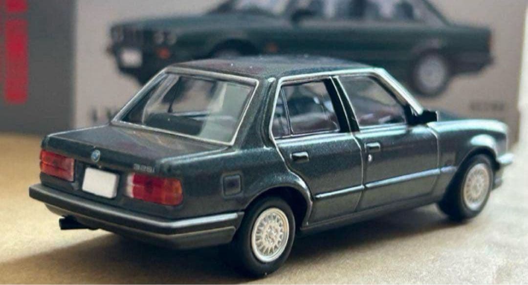 トミカリミテッドヴィンテージネオ BMW 325i 4ドア