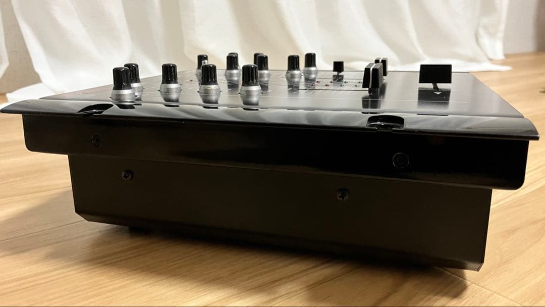 じ*!様 Vestax ミキサーVMC-002XLu