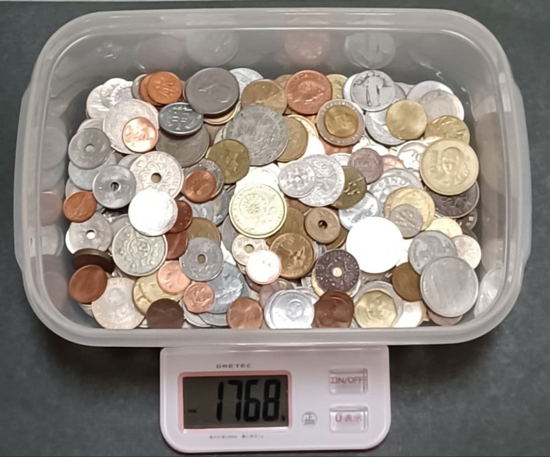 [ケース入りの硬貨8点おまけ付き] 重さ1.7kg分 海外(外国)硬貨