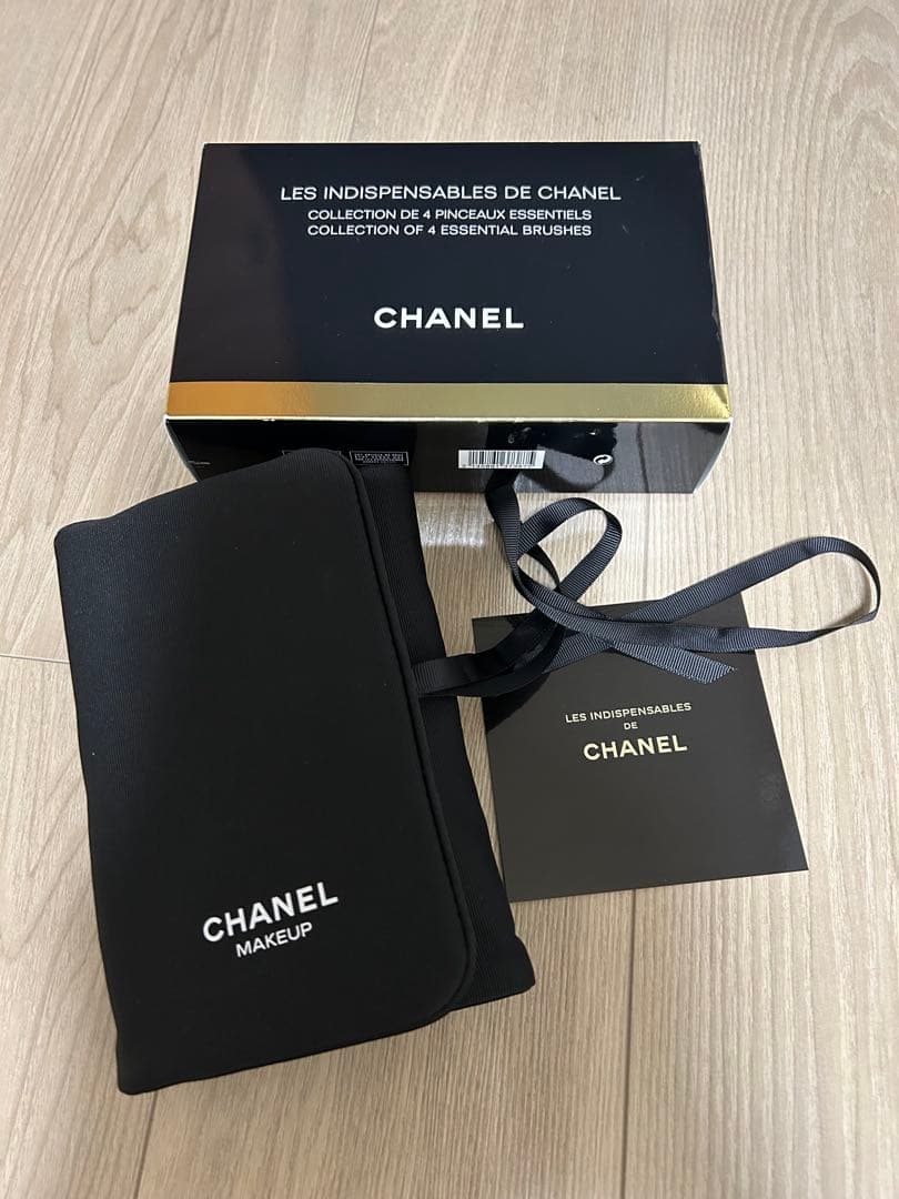CHANEL メイクブラシセット 4本入り　ミラー付き