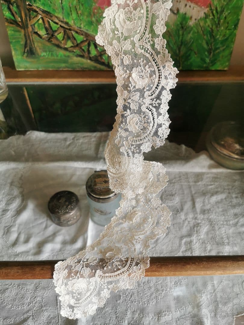 アンティークベルギー ポワンドガーズローズ ９輪の立体薔薇 レースカラー 付け襟