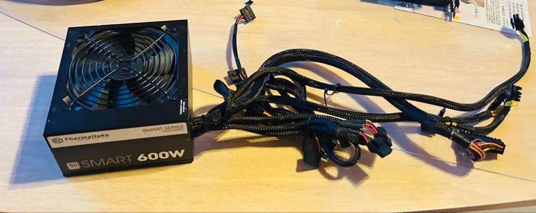 電源ユニット THERMAITAKE SMART600w