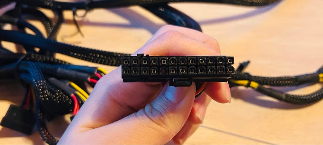 電源ユニット THERMAITAKE SMART600w