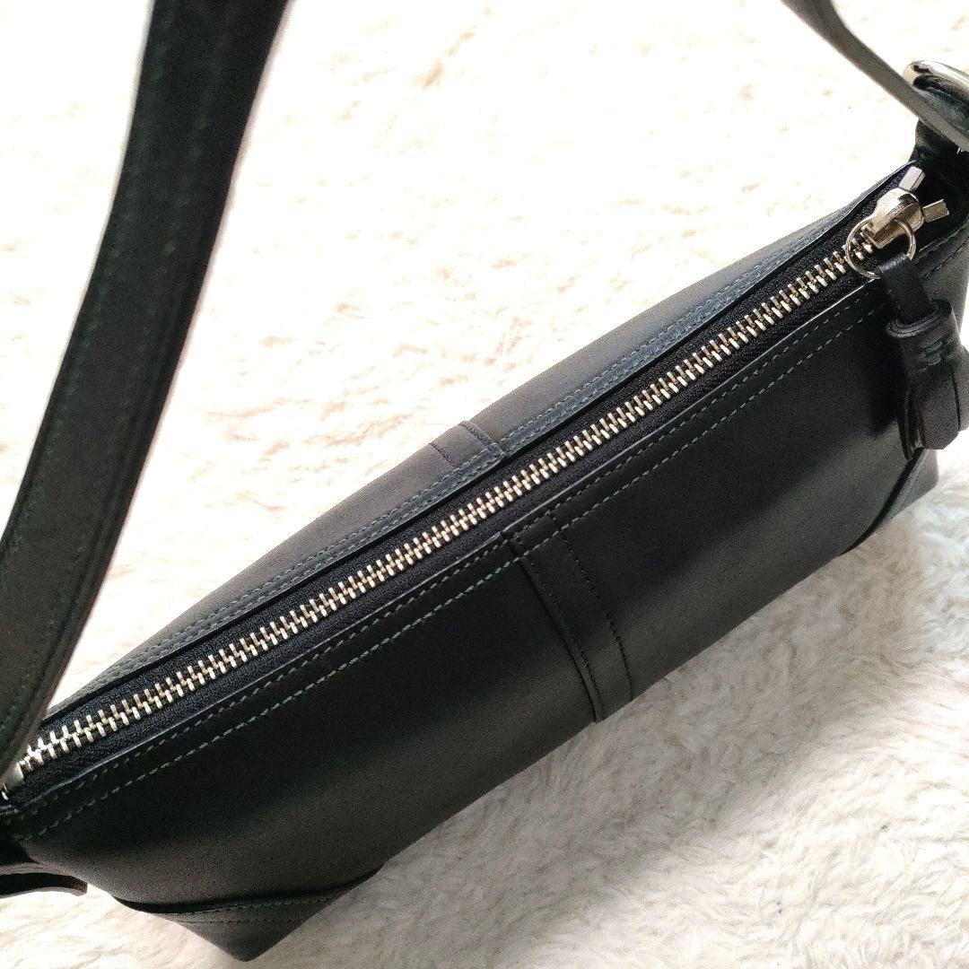 【美品】コーチ ワンショルダー アクセサリーポーチ 本革 タッセル ブラック