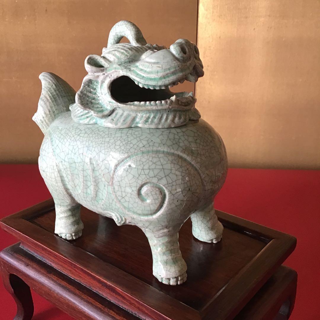 ￼吉向十三軒　青磁向獅子香炉　長次郎作