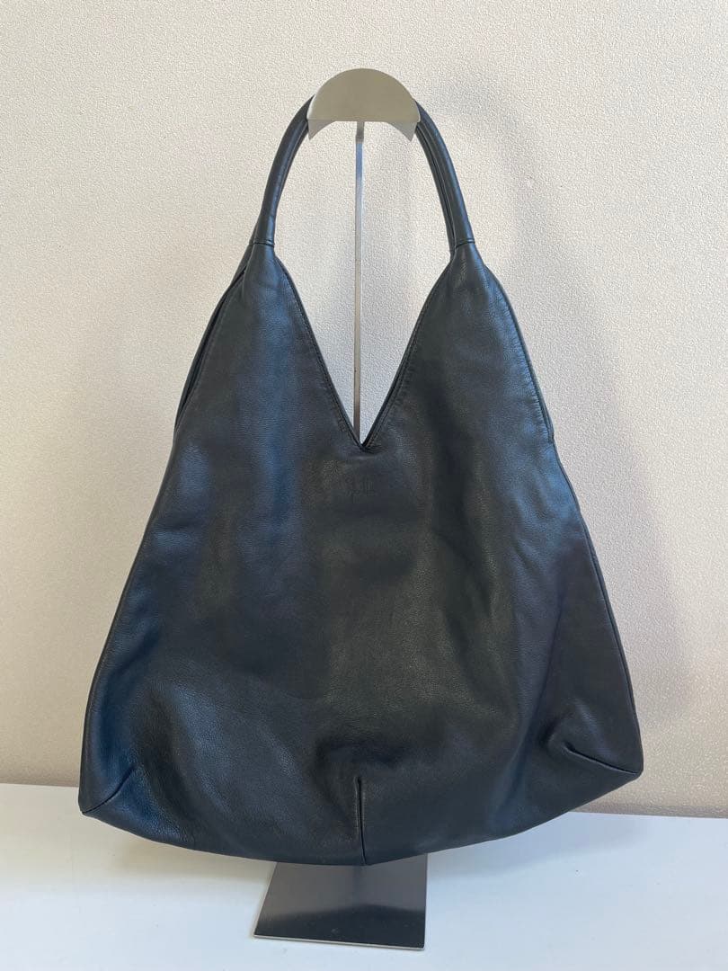 シビラ　ブラックレザーショルダーバッグ sybilla