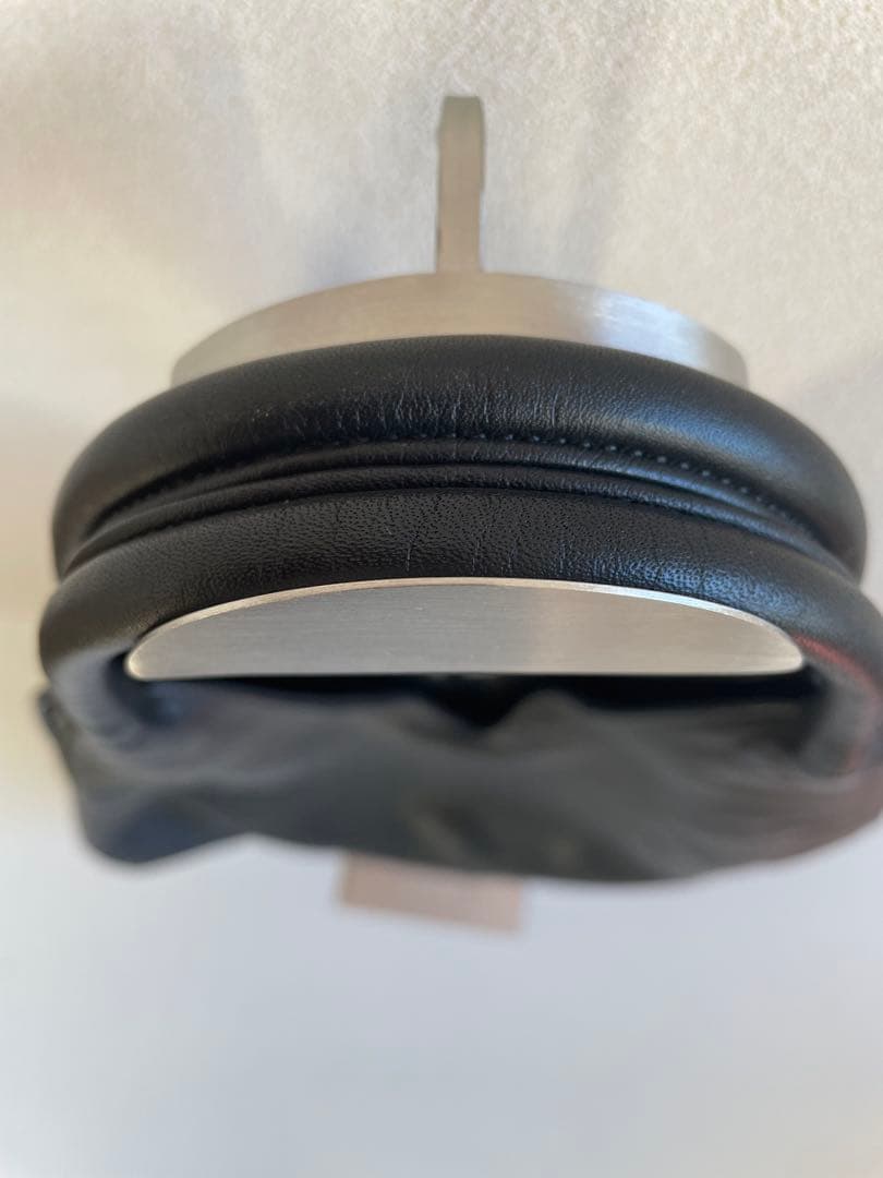 シビラ　ブラックレザーショルダーバッグ sybilla