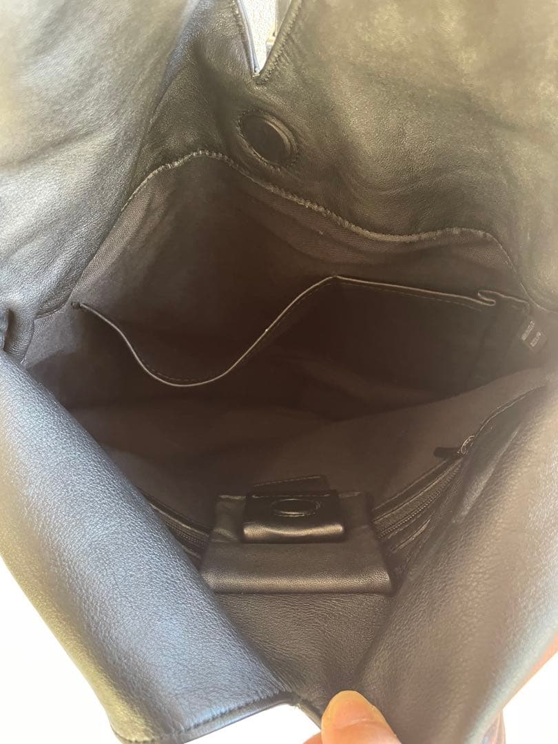 シビラ　ブラックレザーショルダーバッグ sybilla