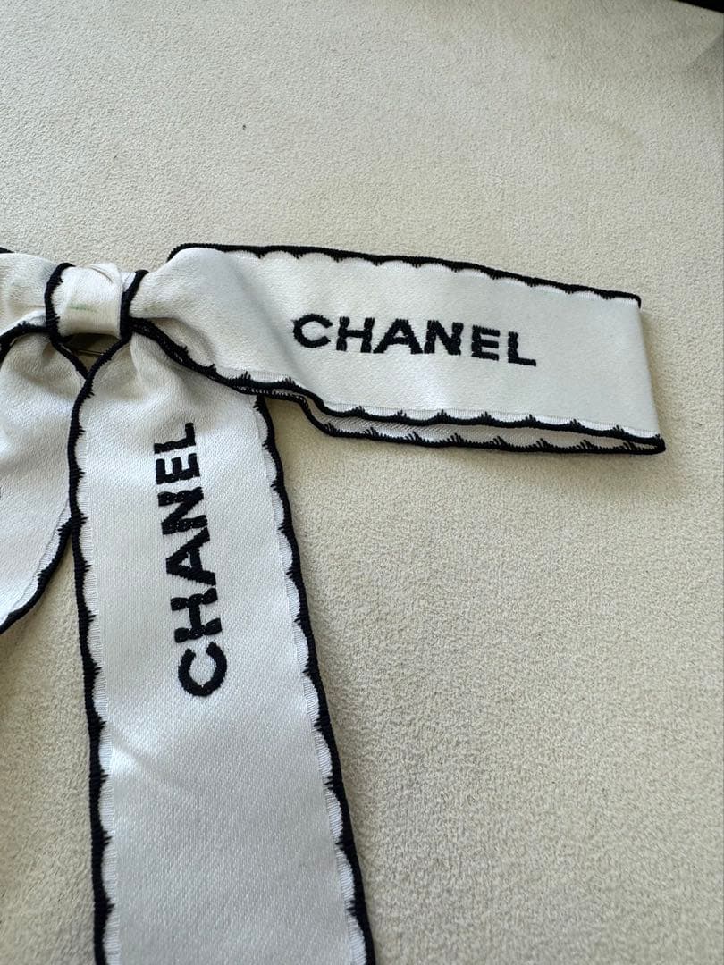 G267 シャネル ブローチ リボン ホワイト