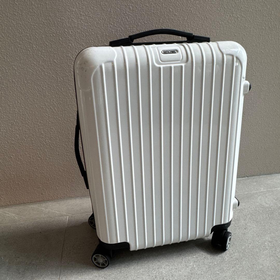 リモワ　機内持ち込みサイズ　スーツケース　ホワイト　ブラック
