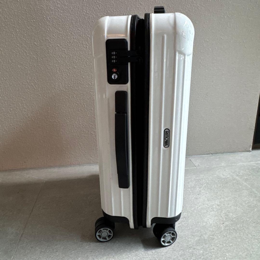 リモワ　機内持ち込みサイズ　スーツケース　ホワイト　ブラック