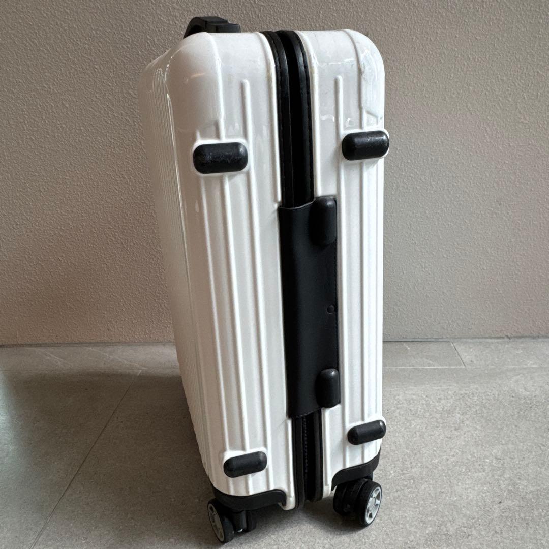 リモワ　機内持ち込みサイズ　スーツケース　ホワイト　ブラック