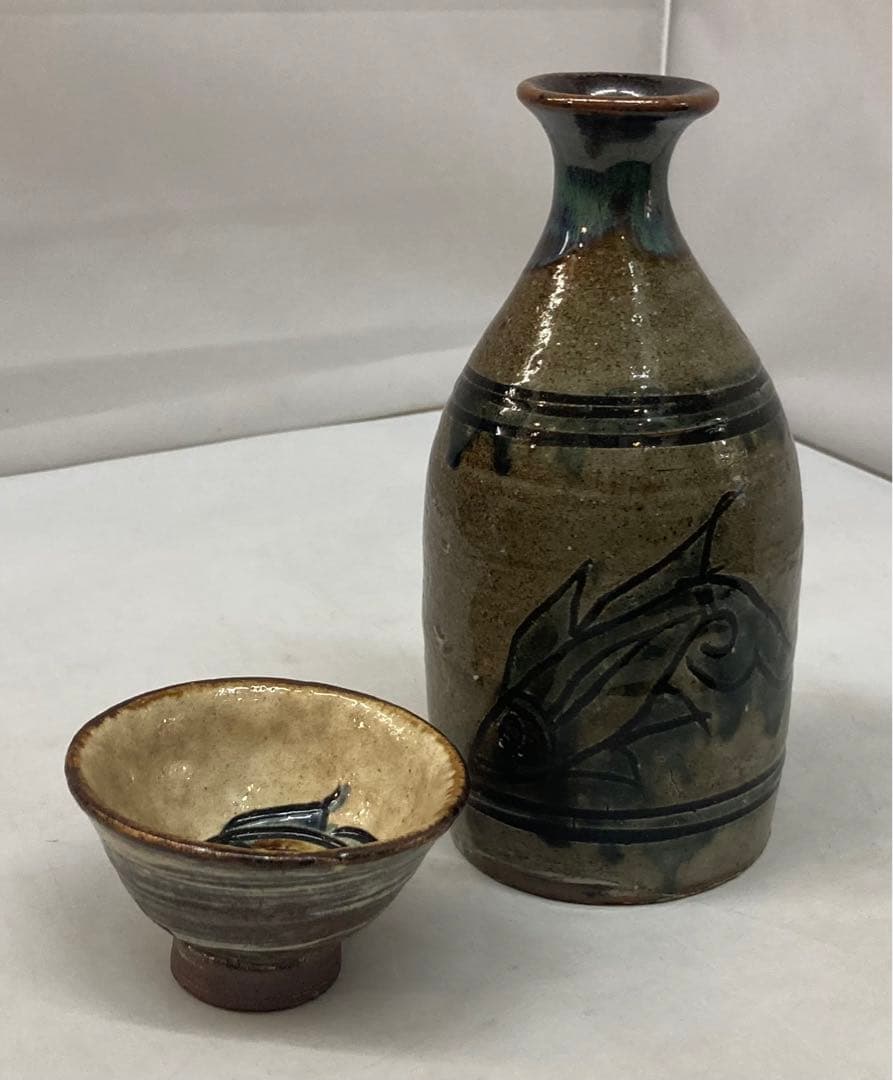 B162s  金城次郎作　徳利・盃セット　1組　壺屋焼　沖縄　人間国宝　酒器　魚