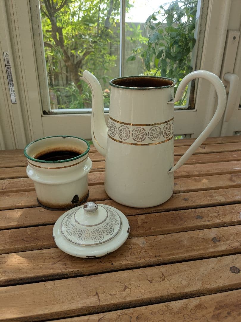 アンティーク　オフホワイト エナメル コーヒーポット