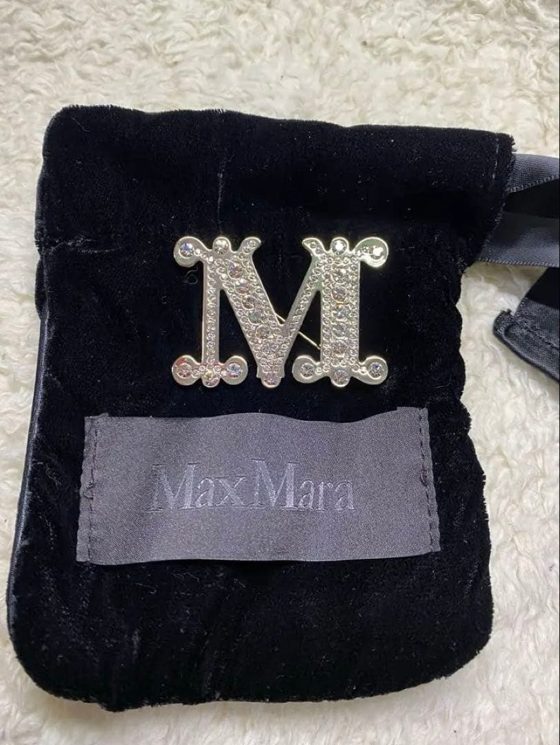 Maxmara ブローチ　⭐︎みぃ⭐︎さん
