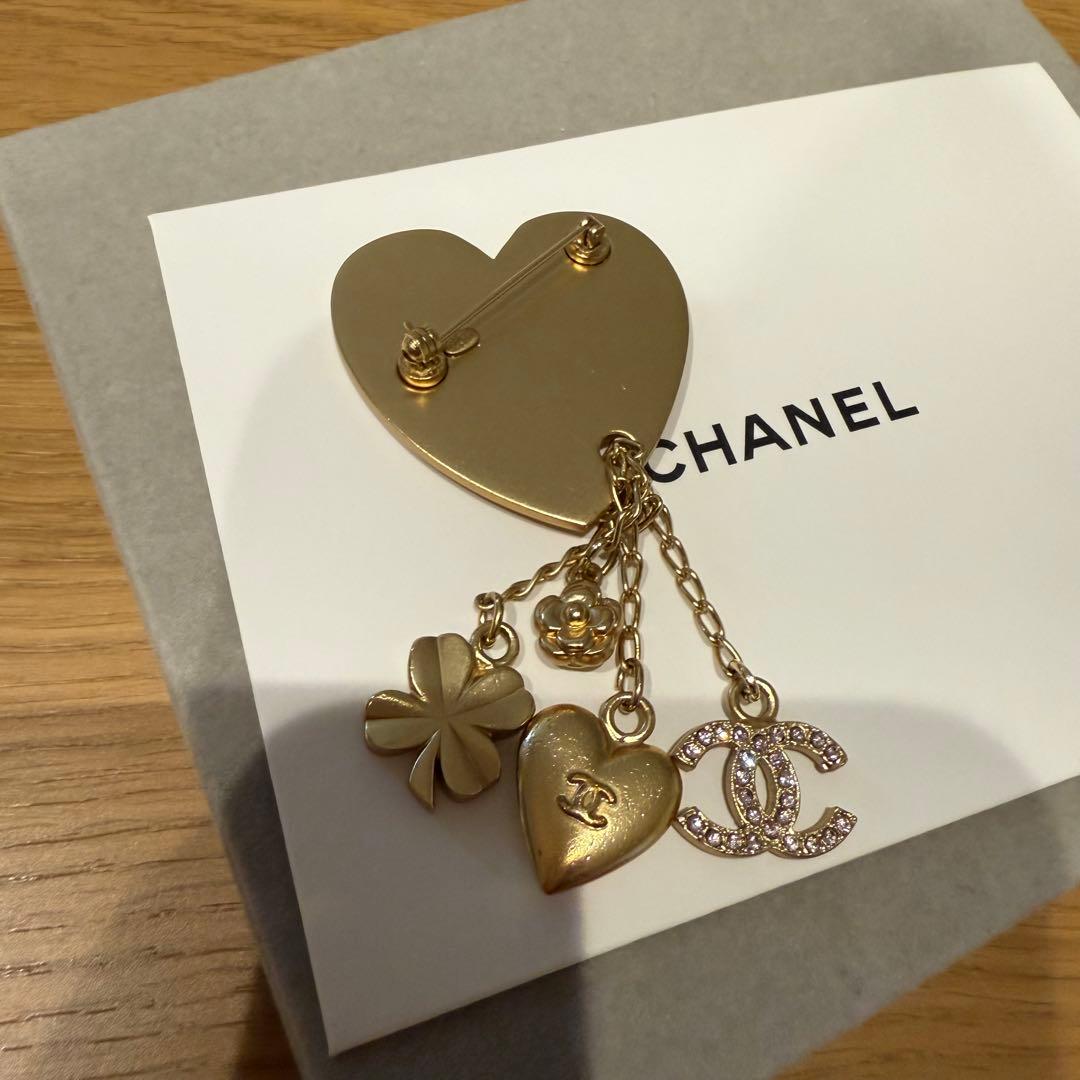 CHANEL 2002年製 スウィングブローチ ハートココマークマルチチャーム