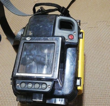 SONY CCD-SC7(N)、防水ボックス付、電源入るが再生不可。