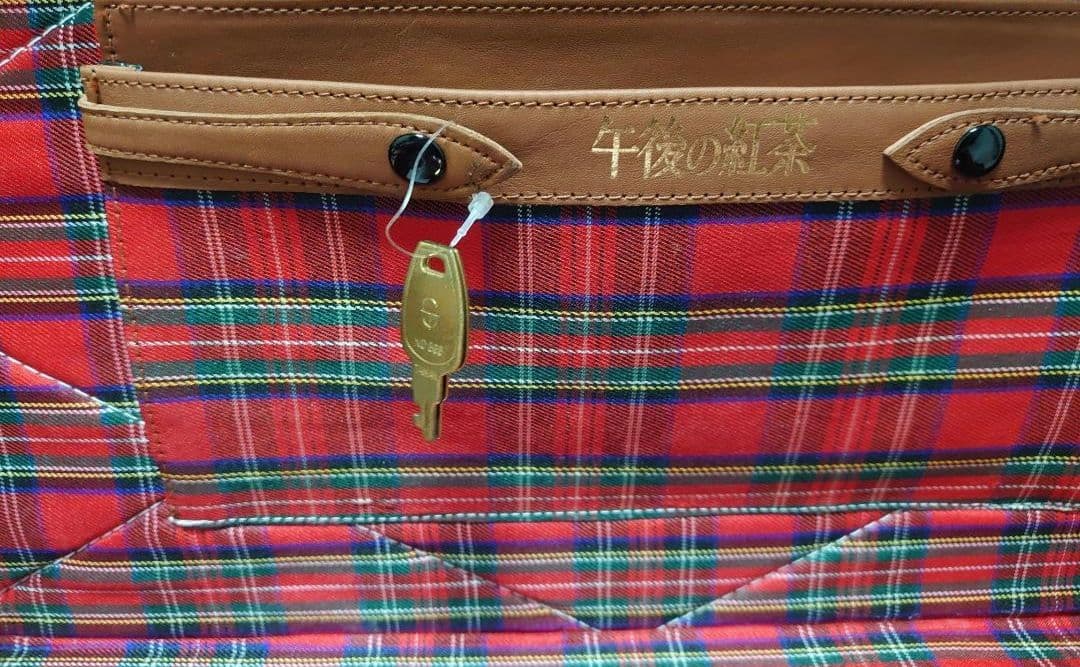 コイズミトランク　未使用　午後の紅茶　バンダナ付　鍵付　未使用　外箱付　新品