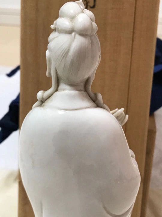 白瓷観音様　時代箱付