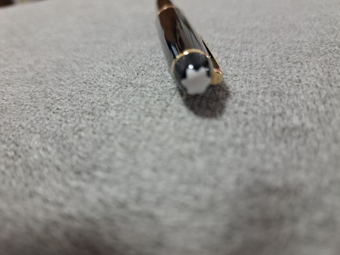 MONTBLANC ボールペン ブラック 替え芯１本付き　モンブラン