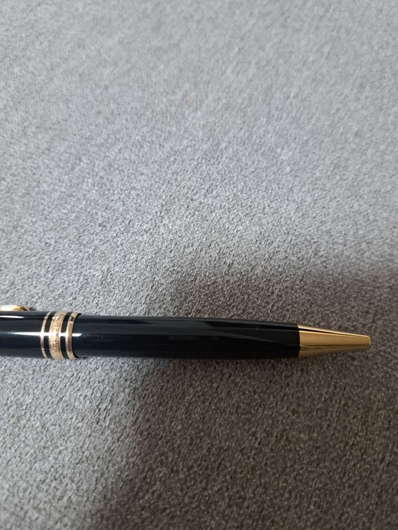 MONTBLANC ボールペン ブラック 替え芯１本付き　モンブラン