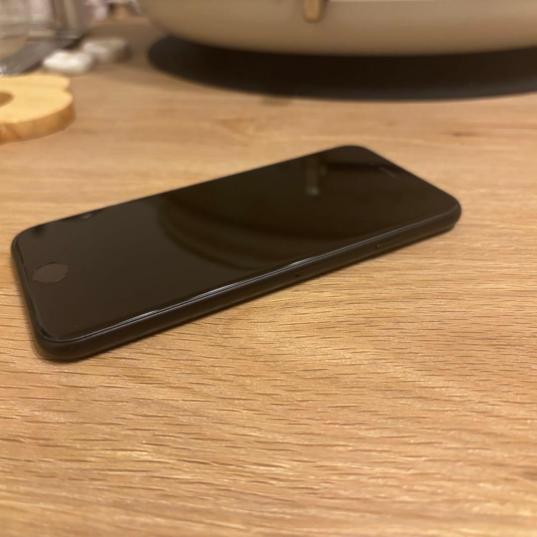 Apple iPhone SE（第2世代） SIMフリー (整備済み品)