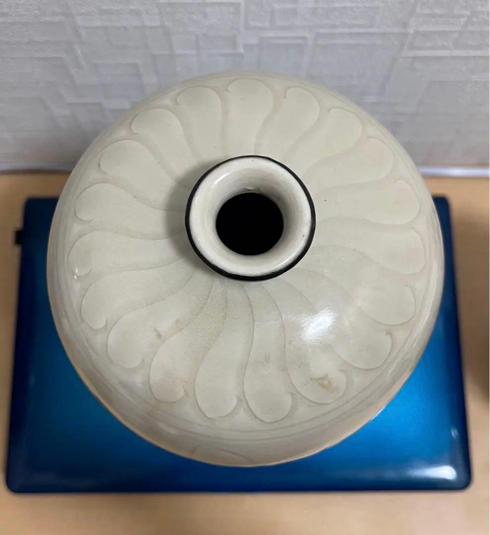 中国 宋時代 定窯白磁 细陰刻花卉文瓶 陶芸古美術 。