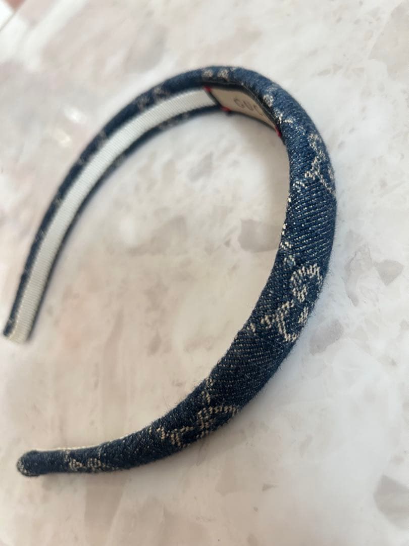 GUCCI デニムヘアバンド ロゴ入り