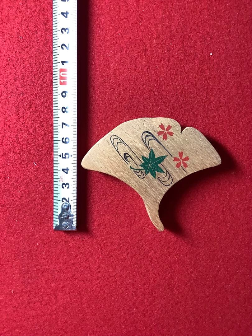 香合　銀杏型　桐製　観世水　紅葉桜柄　【中古美品】
