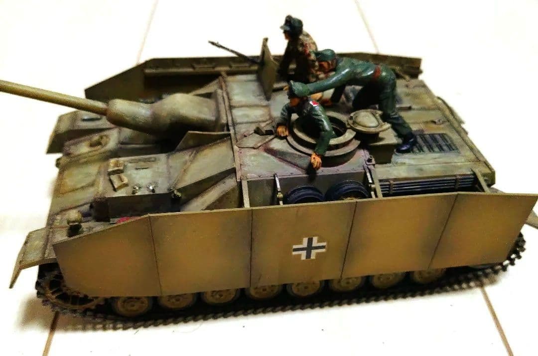 【塗装完成品】TAMIYA　1/34 ドイツ四号突撃砲　戦車兵3名付き