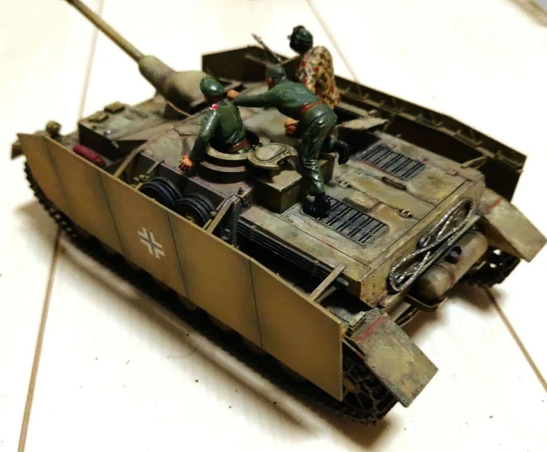 【塗装完成品】TAMIYA　1/34 ドイツ四号突撃砲　戦車兵3名付き