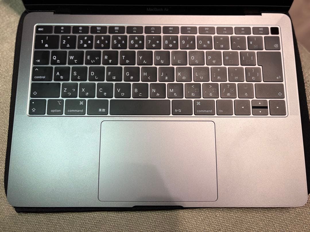 【4日】Macbook air retina 2018 13インチCorei5
