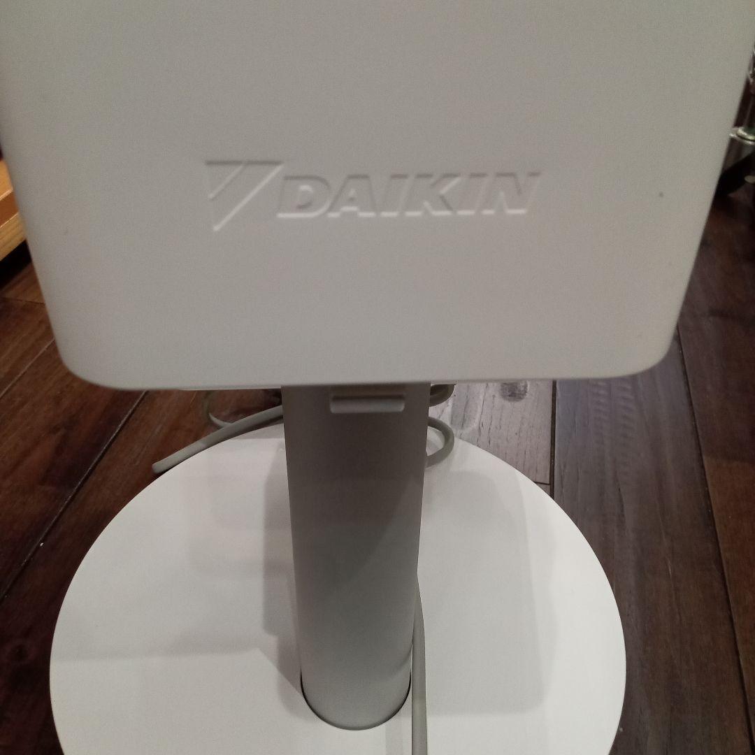 ダイキン セラムヒート 遠赤外線 暖房機 2022年製 ERFT11ZS-W