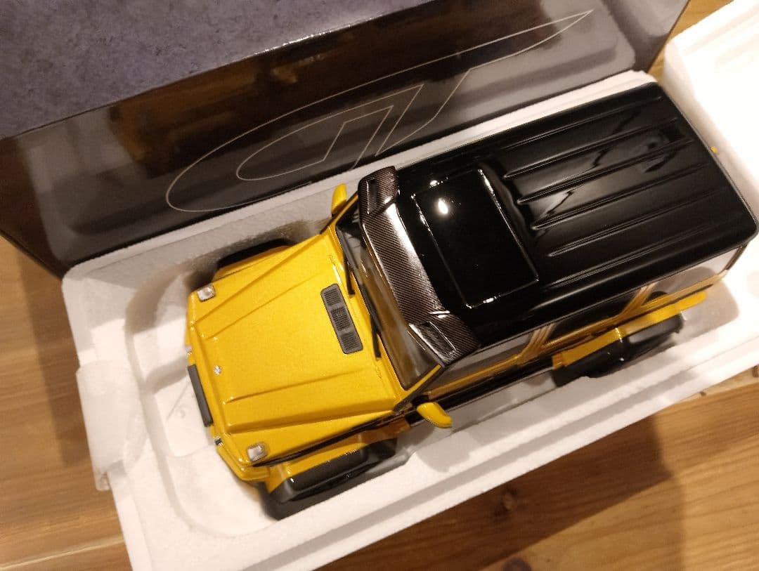 1/18 メルセデスベンツ　Gクラス G500 4×4　ミニカー　ゴールド