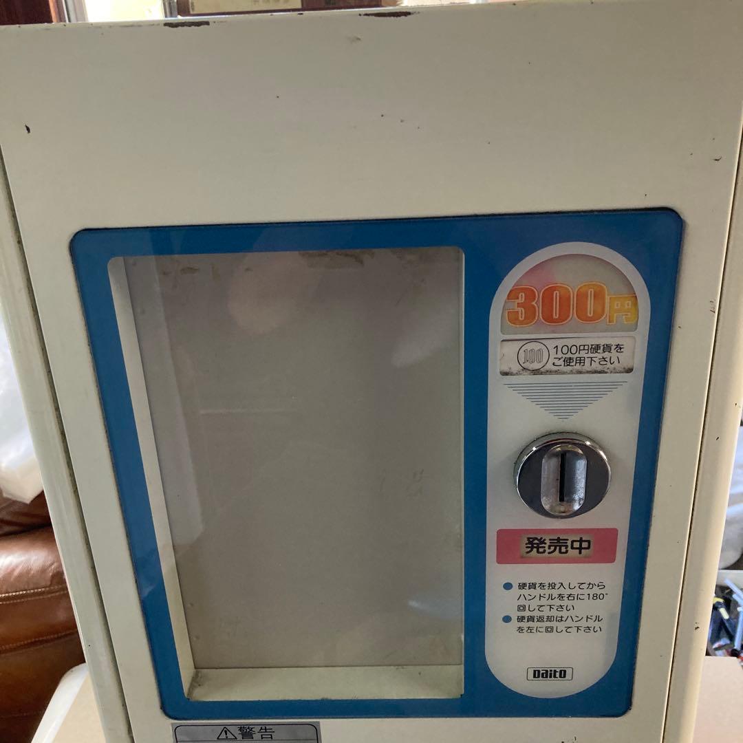 カードガチャ　ガチャ機　ガチャマシン　手動式自動販売機　鍵新品