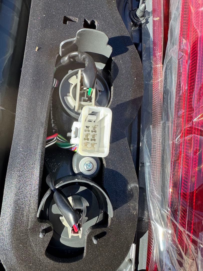 ハイエース7型純正テールランプ