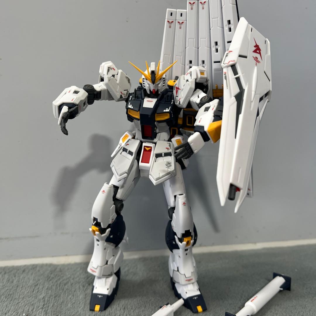 ガンプラ完成品　RG RX-93 νガンダム
