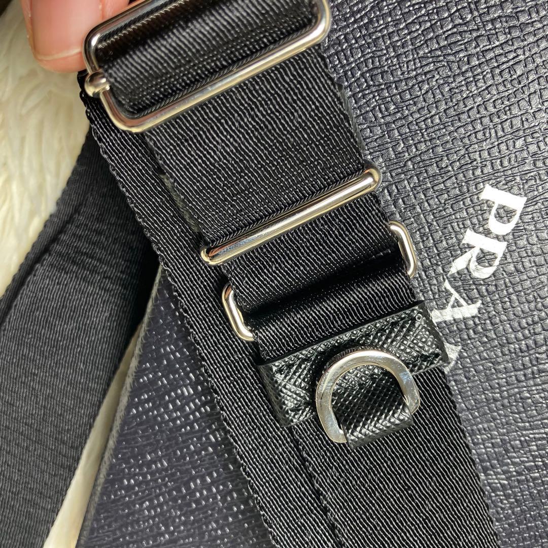 【極美品】プラダ スマホショルダー iPhone14pro三角ロゴ 現行