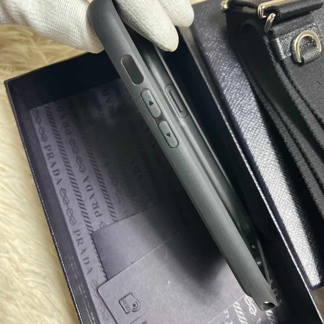 【極美品】プラダ スマホショルダー iPhone14pro三角ロゴ 現行