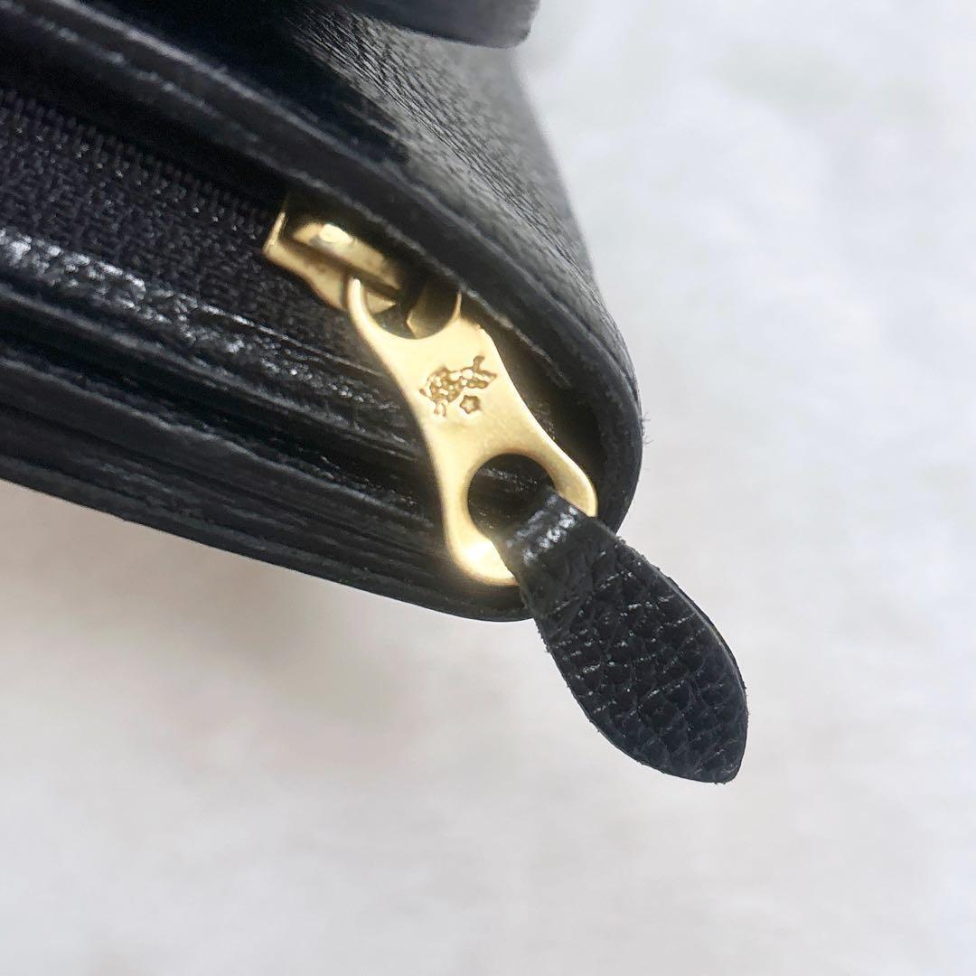 IL BISONTE シュリンクレザー 二つ折り財布 ロゴ刻印 フラップ 黒