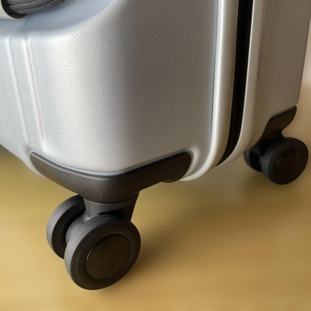 【ZERO HALLIBURTON】軽量スーツケース 機内持ち込み　シルバー